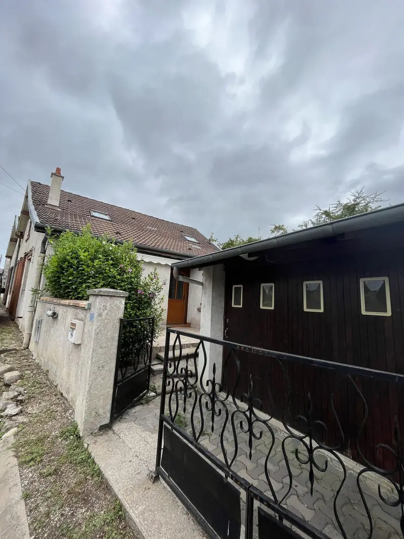 Maison 5 pièces avec garage et terrasse, dans le Loir-et-Cher, dossier accompagné par Ornella Invest